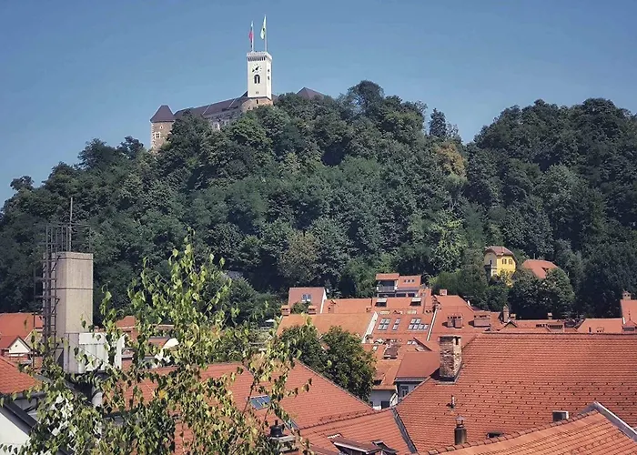 Bela & Vista Penthouse - Castle View In Old Town Λιουμπλιάνα