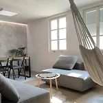 Bela & Vista Penthouse - Castle View In Old Town アパート