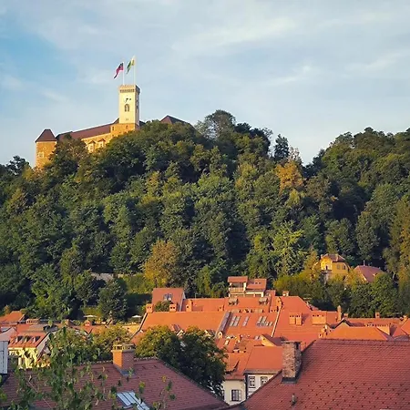Bela & Vista Penthouse - Castle View In Old Town Apartman Ljubljana