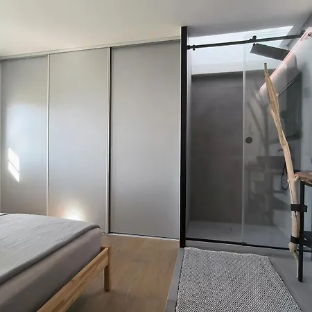 Penthouse View In Town Apartment *