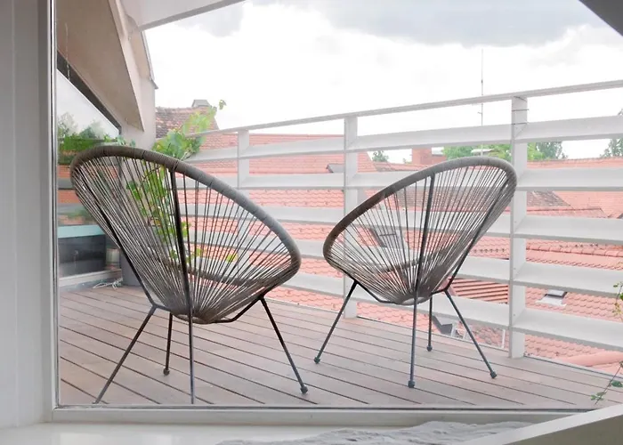 Bela & Vista Penthouse - Castle View In Old Town